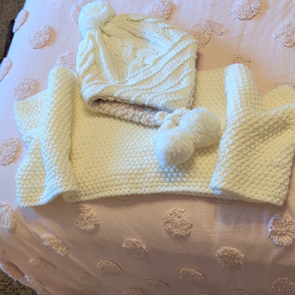 North Point Winter White Cap & Neck Scarf Set